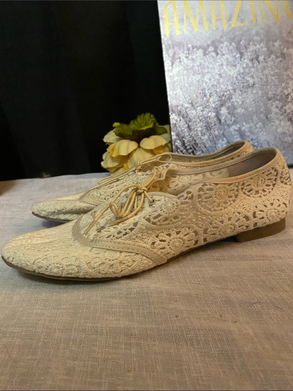 LOWER EAST SIDE SZ 9 Cream Lace Crochet Oxford Flats